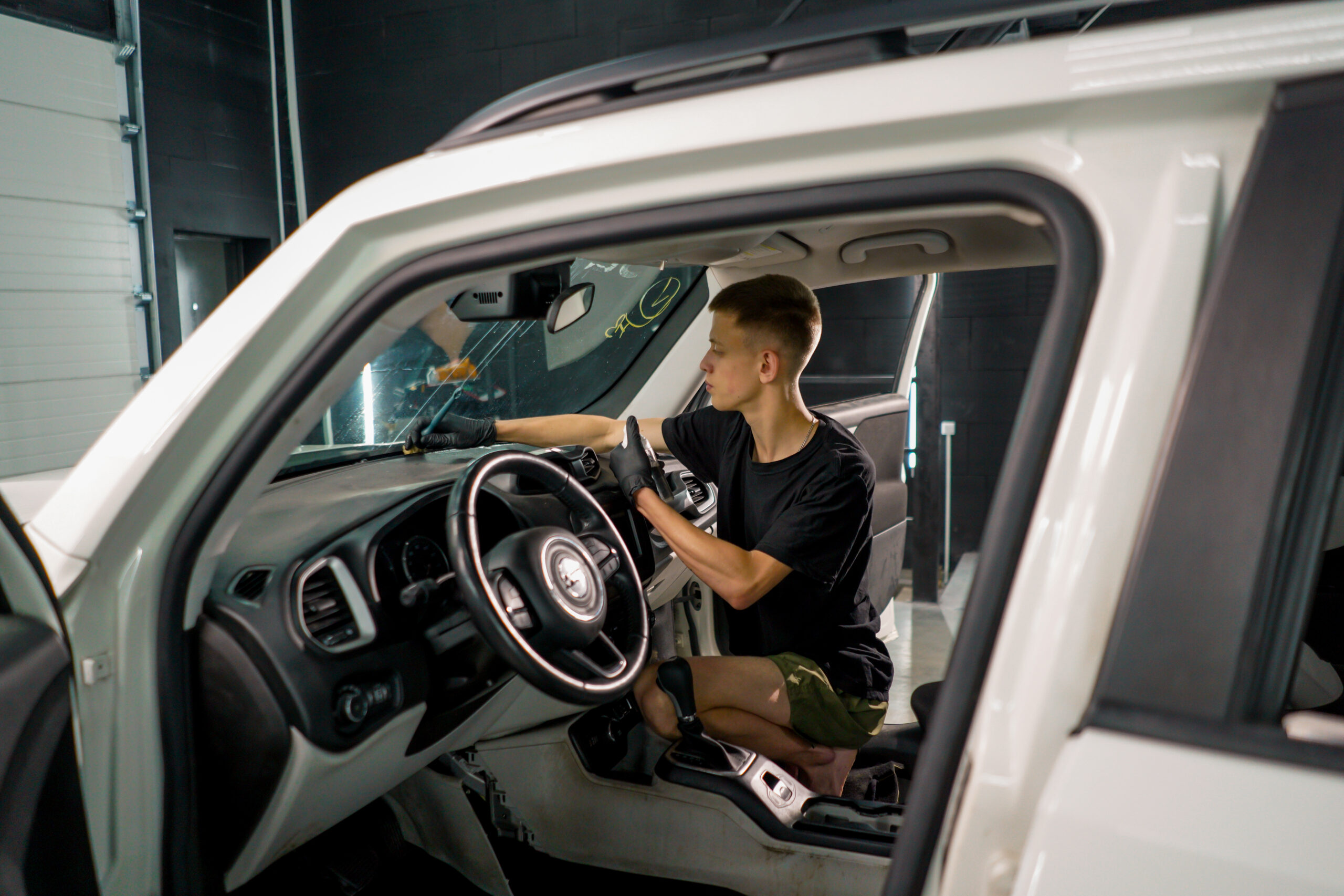 auto-scheiben-wechsel-nach-steinschlag-schnelle-und-fachgerechte-reparatur