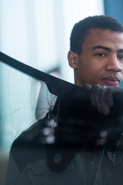 steinschlag-reparatur-und-autoscheiben-wechsel-bei-beschädigung-schnell-und-sicher