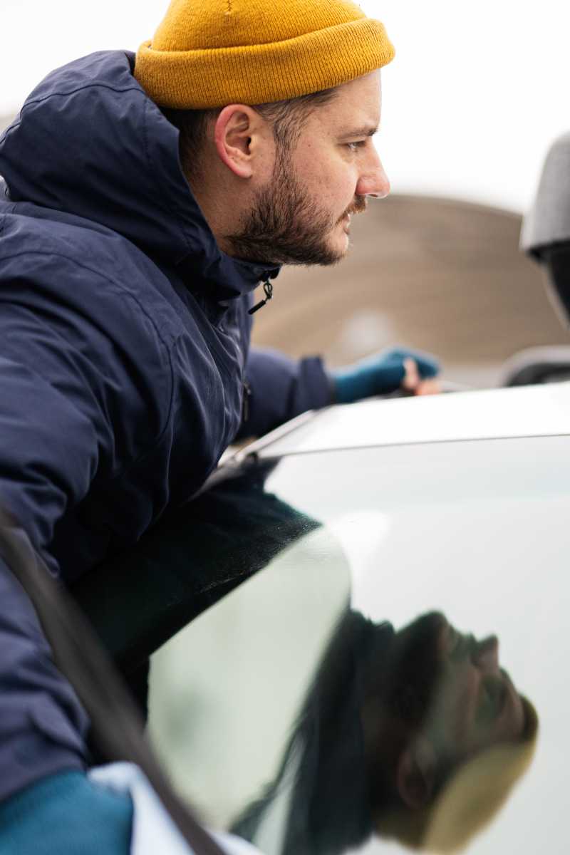 scheibenaustausch-nach-steinschlag-professionelle-reparatur-fuer-ihr-auto